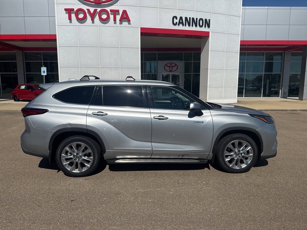2021 Toyota Highlander Hybrid Limited photo 3