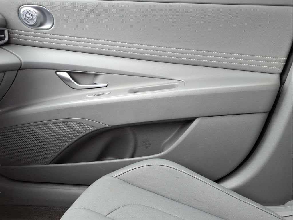 2025 Hyundai Elantra SEL - Photo 24