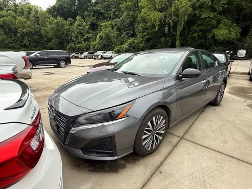 Used 2024 Nissan Altima 2.5 SV Sedan