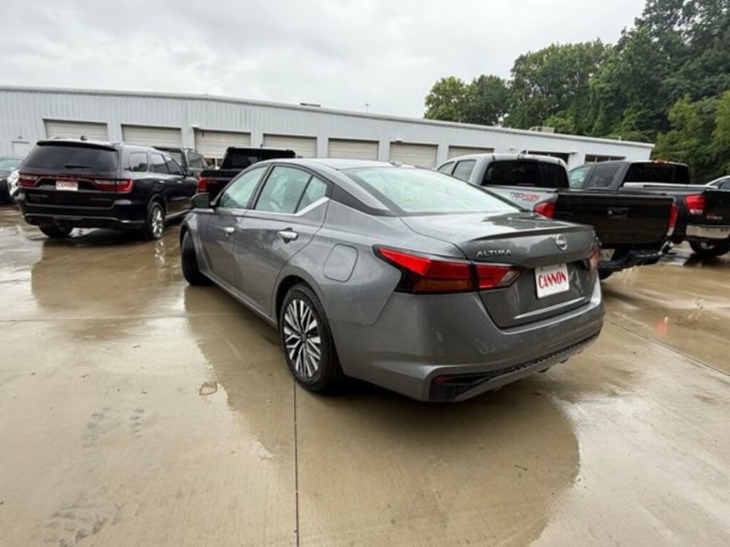 Used 2024 Nissan Altima 2.5 SV Sedan