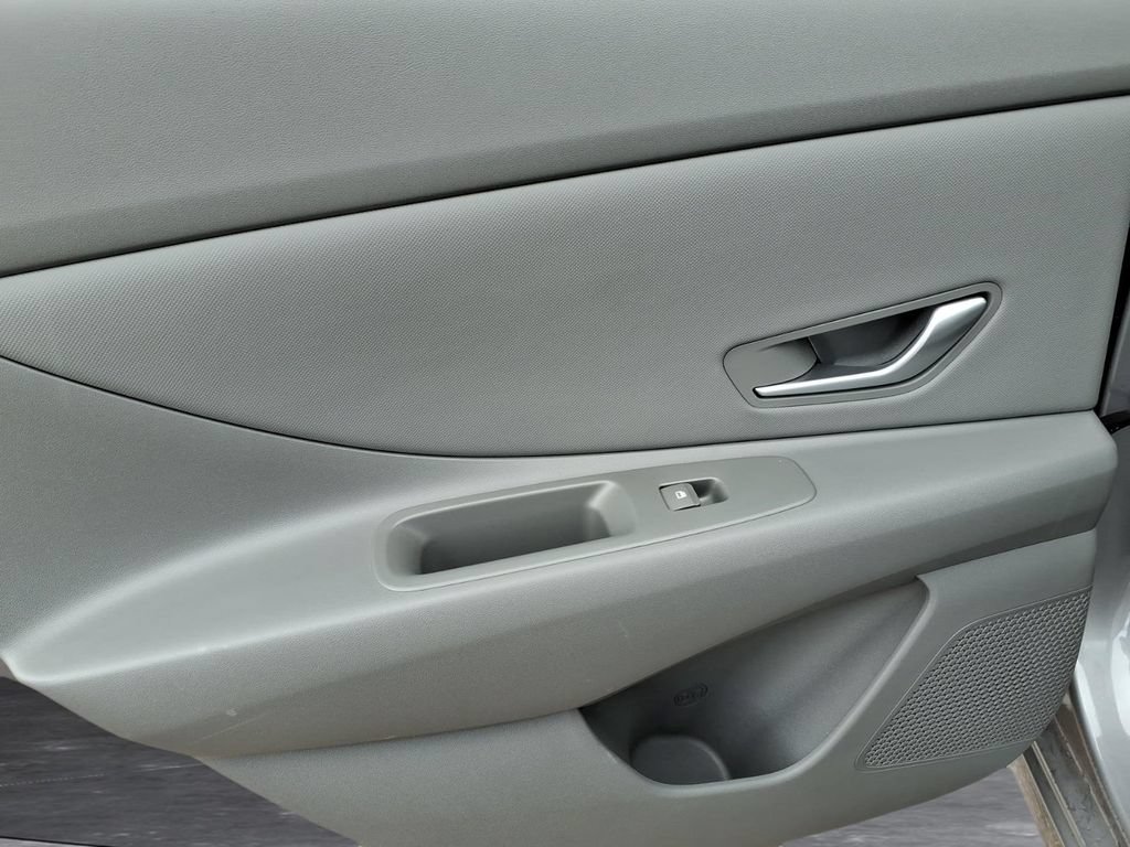 2025 Hyundai Elantra SEL - Photo 10