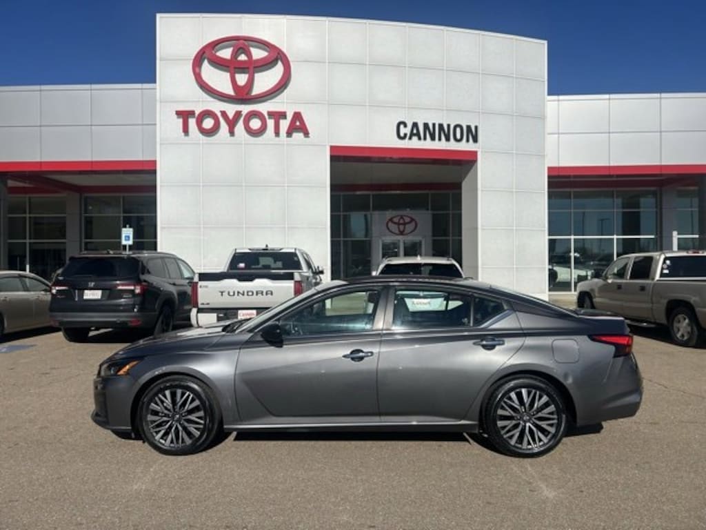 Used 2024 Nissan Altima 2.5 SV Sedan