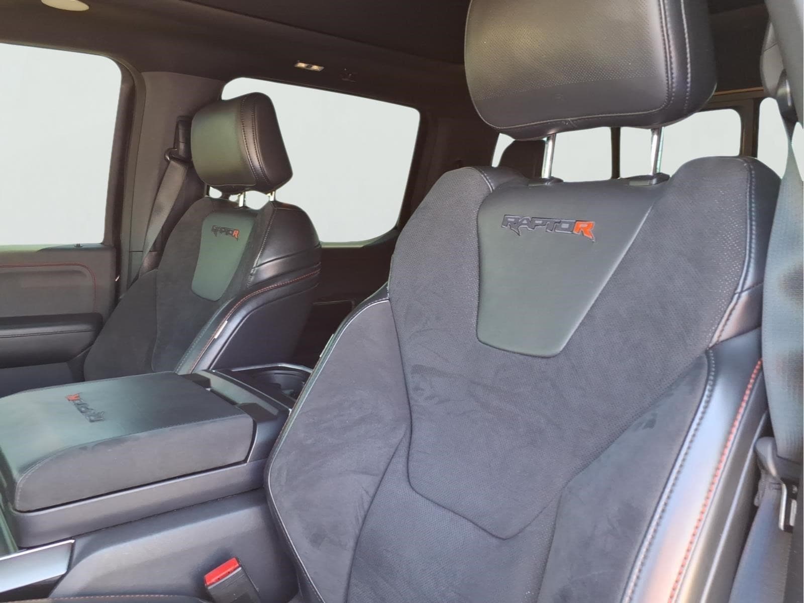 2023 Ford F-150 Raptor - Photo 17