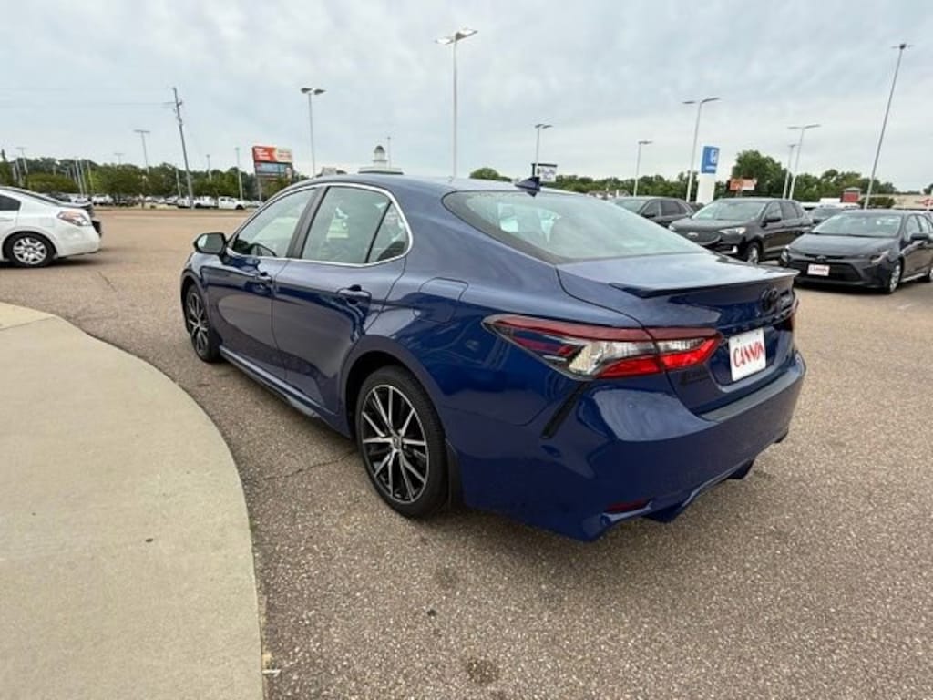Used 2024 Toyota Camry SE SE Auto