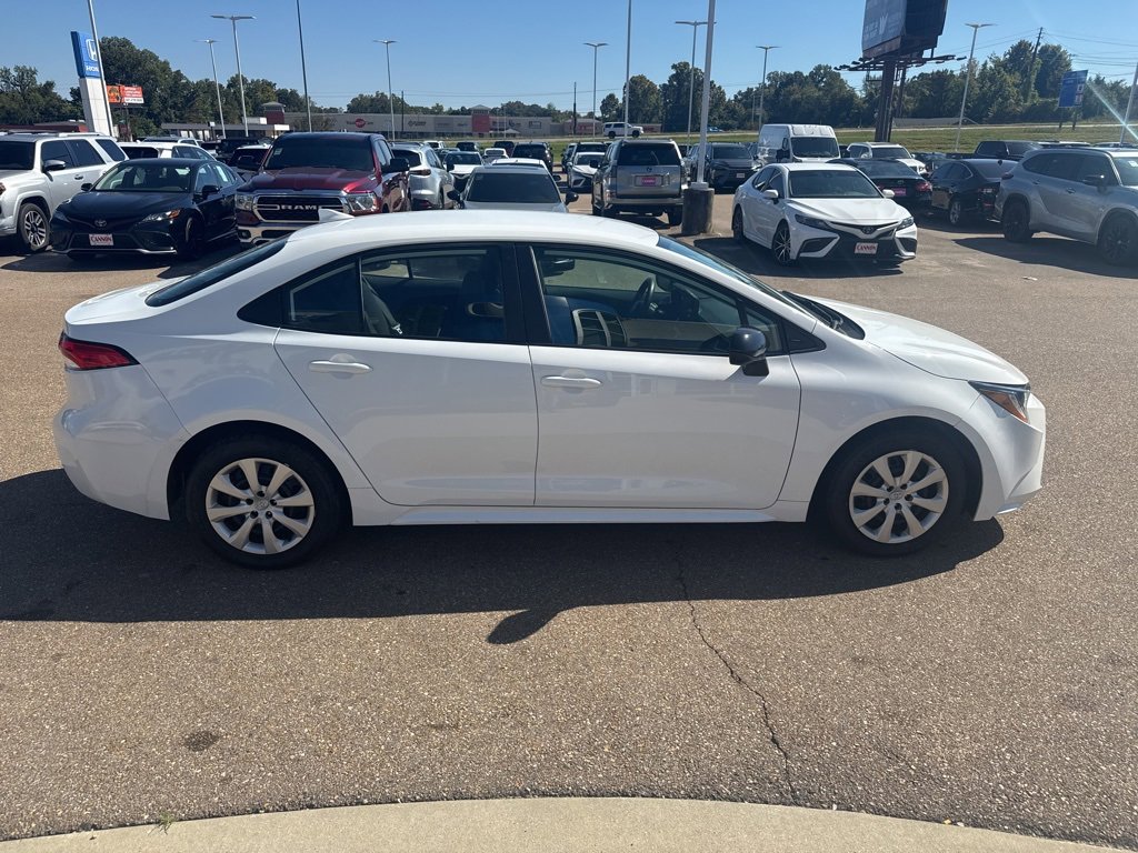 2024 Toyota Corolla LE photo 4