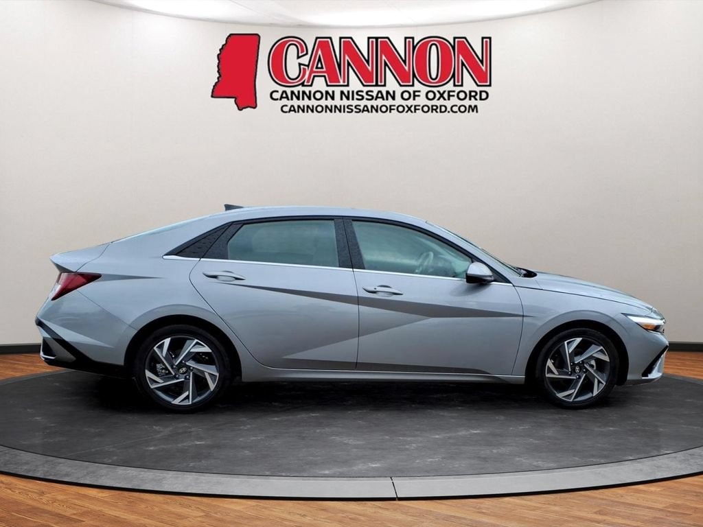 2025 Hyundai Elantra SEL - Photo 6