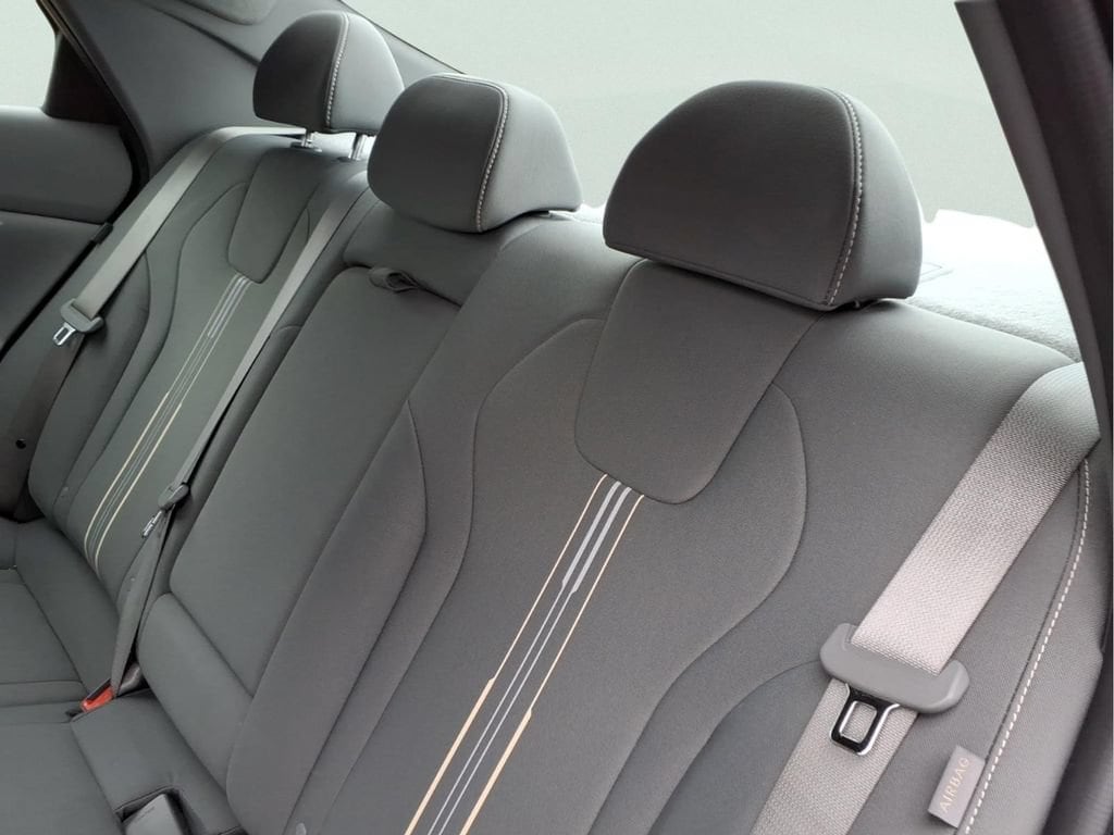 2025 Hyundai Elantra SEL - Photo 12