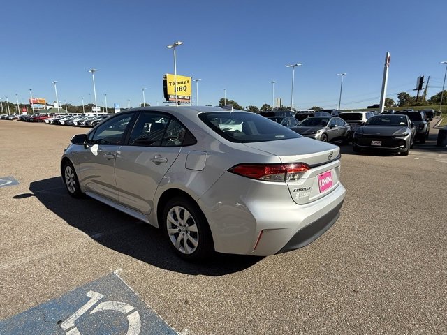 2023 Toyota Corolla LE photo 3