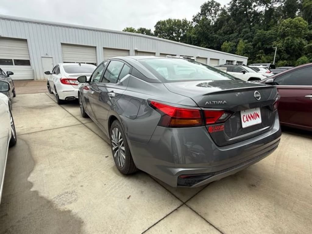 Used 2024 Nissan Altima 2.5 SV Sedan