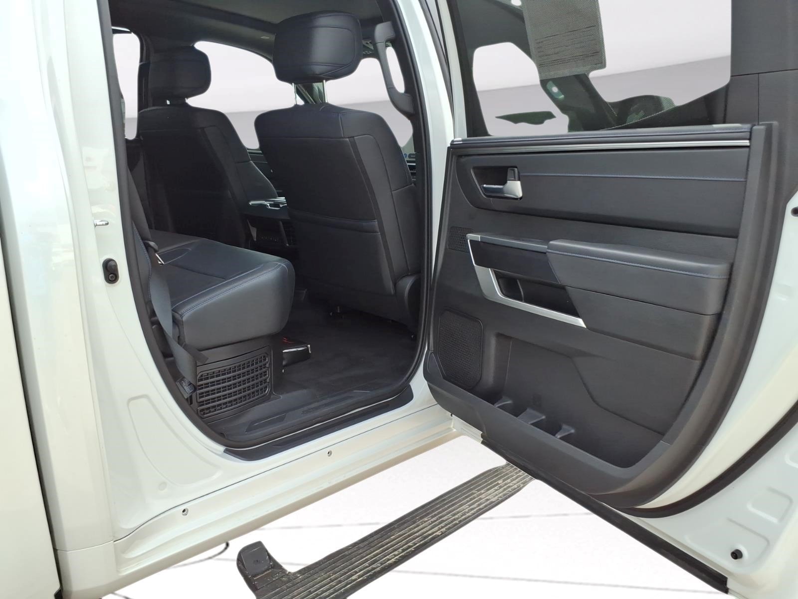 2025 Toyota Tundra Platinum - Photo 24