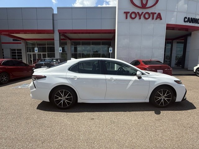 2024 Toyota Camry SE photo 4