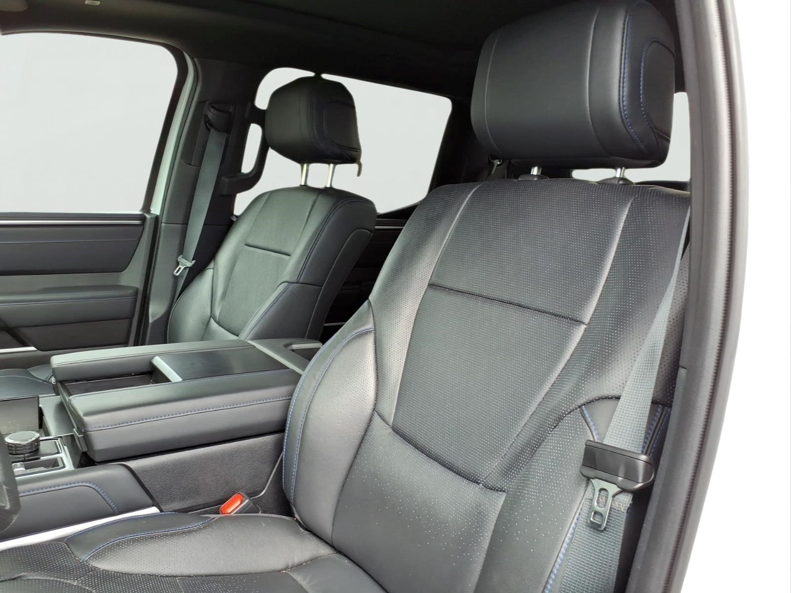 2025 Toyota Tundra Platinum - Photo 17