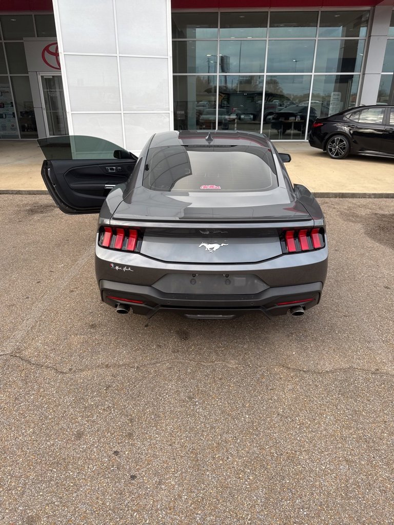 2025 Ford Mustang EcoBoost Premium photo 4