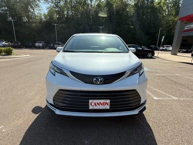 2022 Toyota Sienna Limited - Photo 10