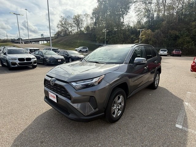2022 Toyota RAV4 XLE's photo