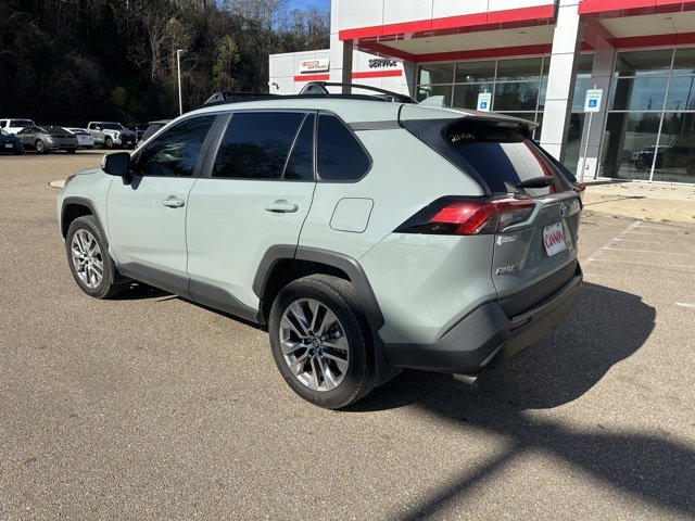 2023 Toyota RAV4 XLE Premium photo 3