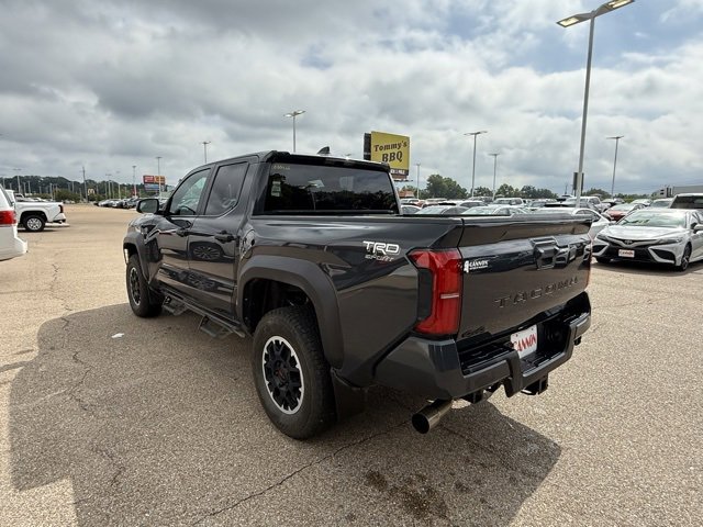 2024 Toyota Tacoma TRD Off-Road photo 3