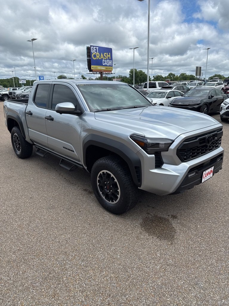 2025 Toyota Tacoma TRD Off-Road photo 3