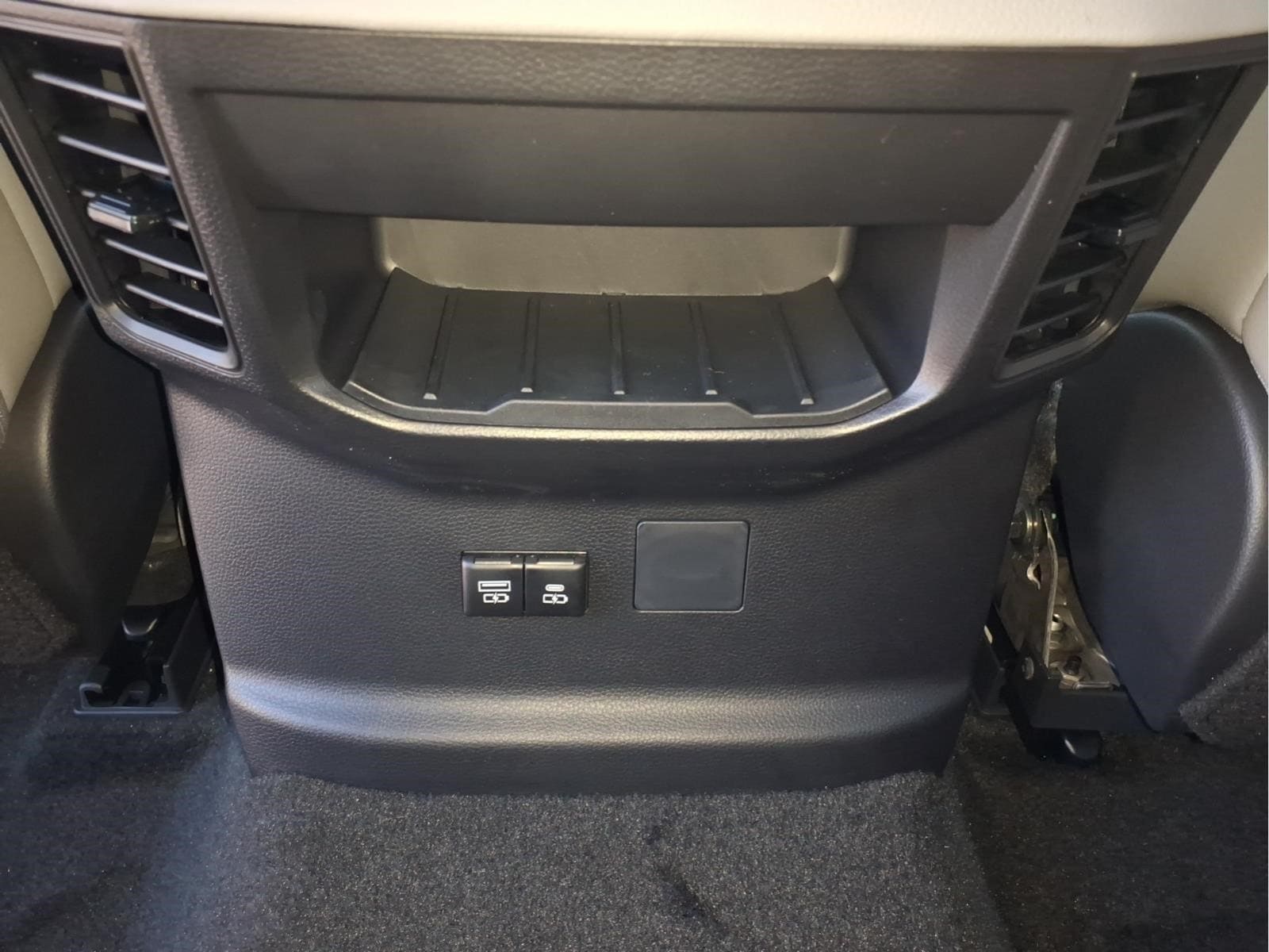 2026 Toyota Tundra Limited - Photo 14