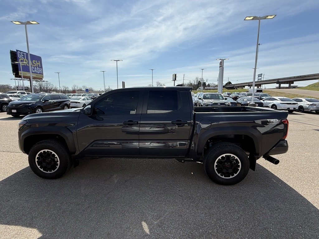 2024 Toyota Tacoma TRD Off-Road photo 3
