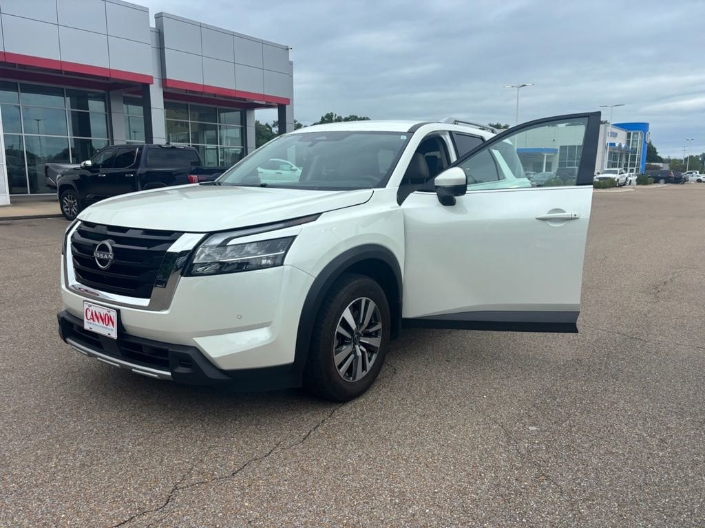 Used 2024 Nissan Pathfinder SL SL 2WD
