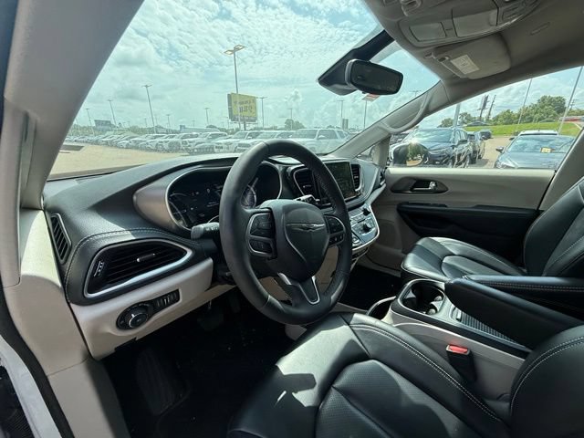 2023 Chrysler Pacifica Hybrid Touring L - Photo 11