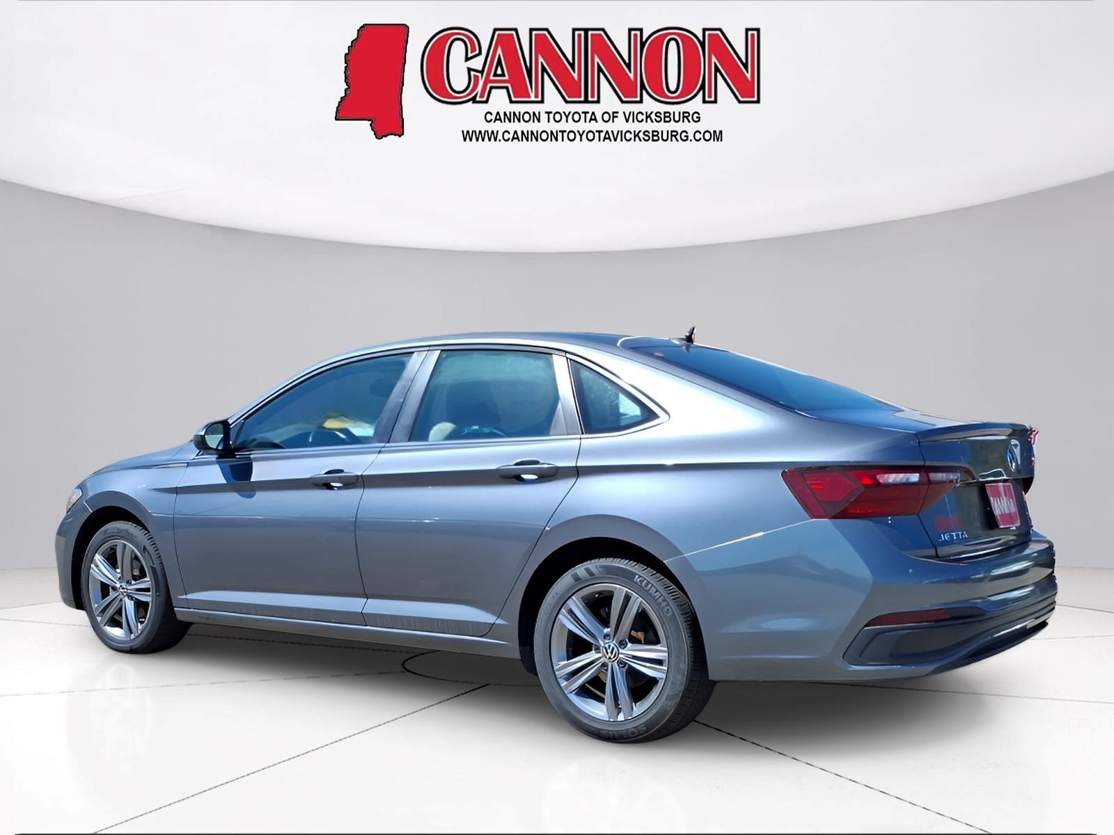 Used 2024 Volkswagen Jetta SE SE Auto
