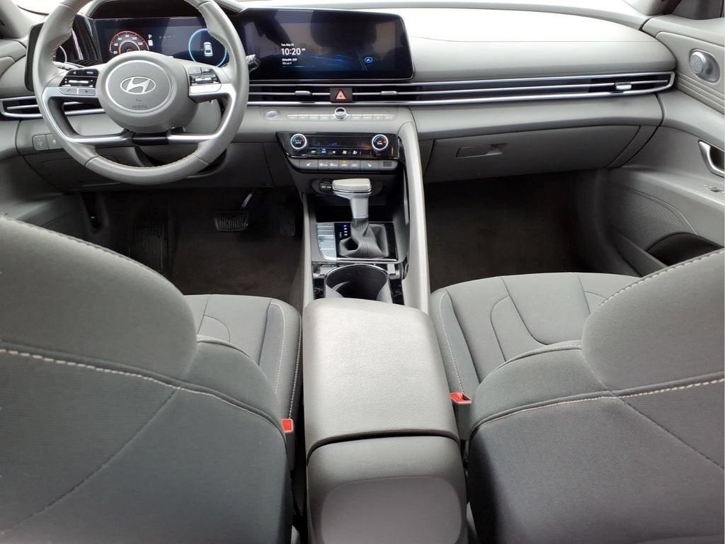 2025 Hyundai Elantra SEL - Photo 13