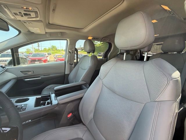 2022 Toyota Sienna Limited - Photo 16