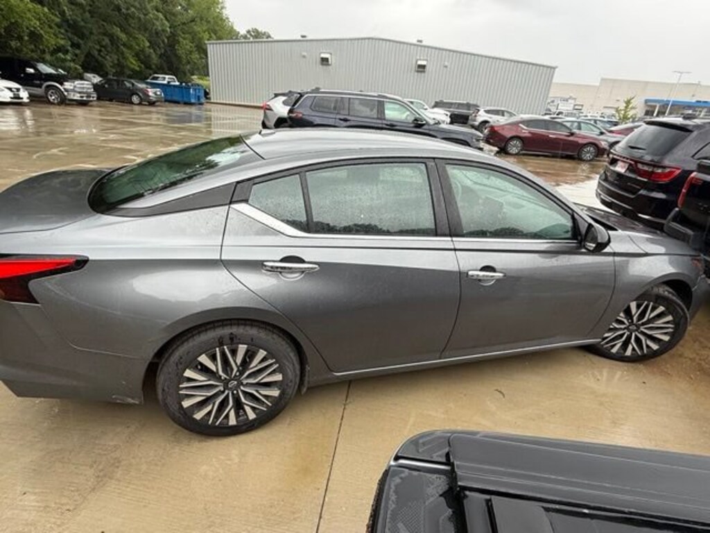 Used 2024 Nissan Altima 2.5 SV Sedan