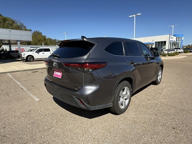 2023 Toyota Highlander L photo 3