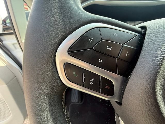 2023 Chrysler Pacifica Hybrid Touring L - Photo 18