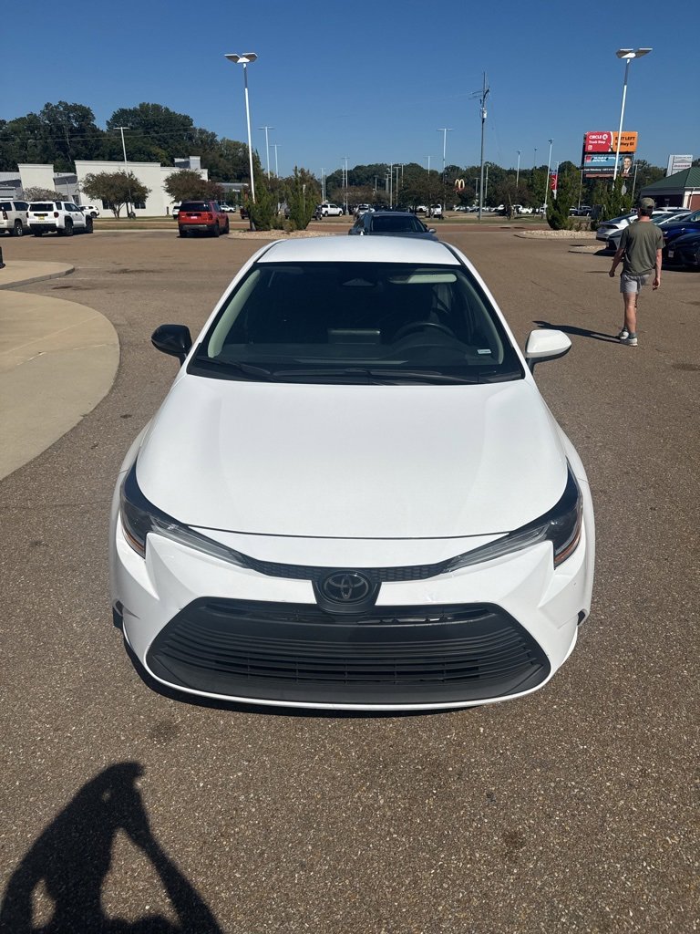 2024 Toyota Corolla LE photo 2