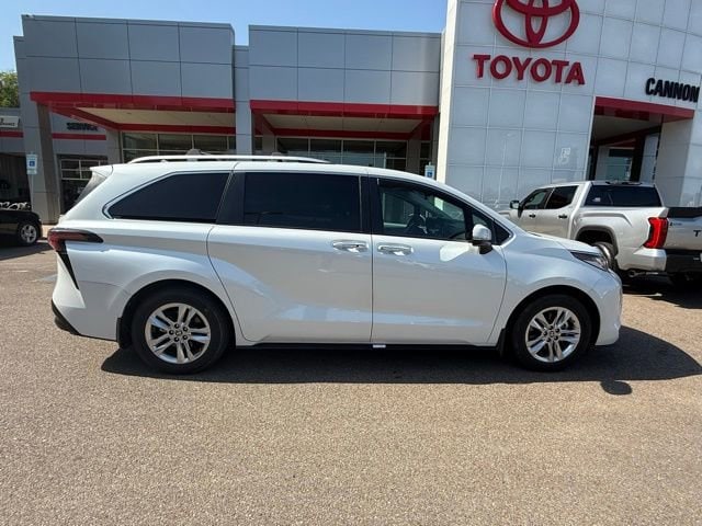 2022 Toyota Sienna Limited - Photo 6