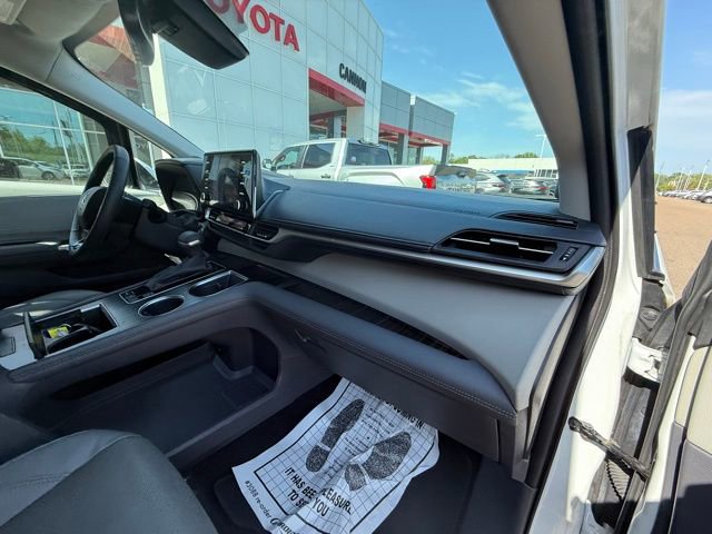 2022 Toyota Sienna Limited - Photo 40