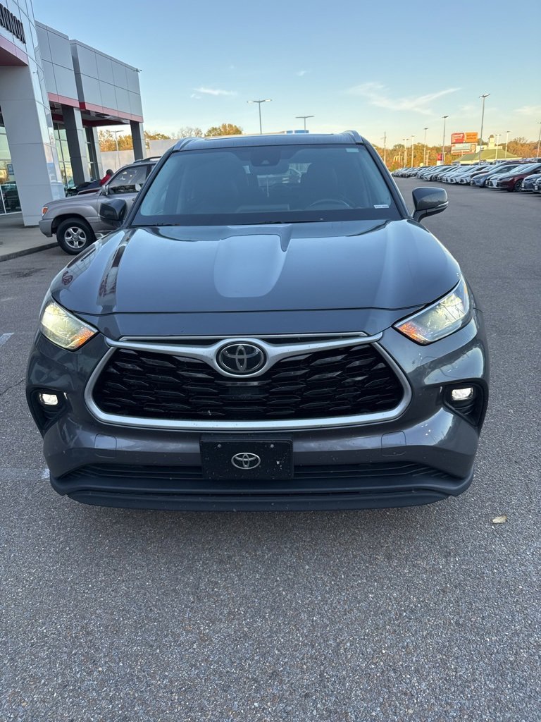 2022 Toyota Highlander XLE photo 2
