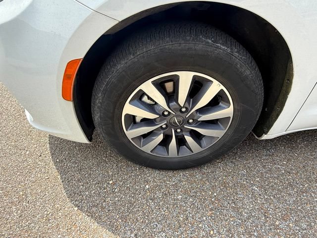 2023 Chrysler Pacifica Hybrid Touring L - Photo 9