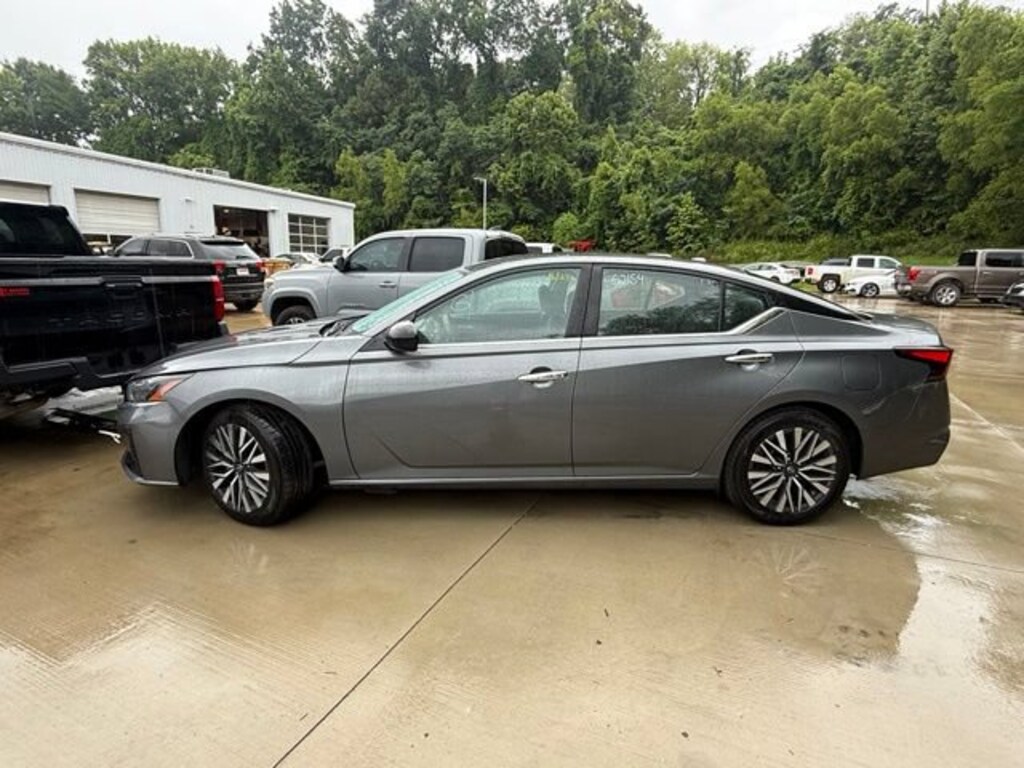 Used 2024 Nissan Altima 2.5 SV Sedan