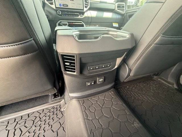 2025 Toyota Tundra Platinum - Photo 36