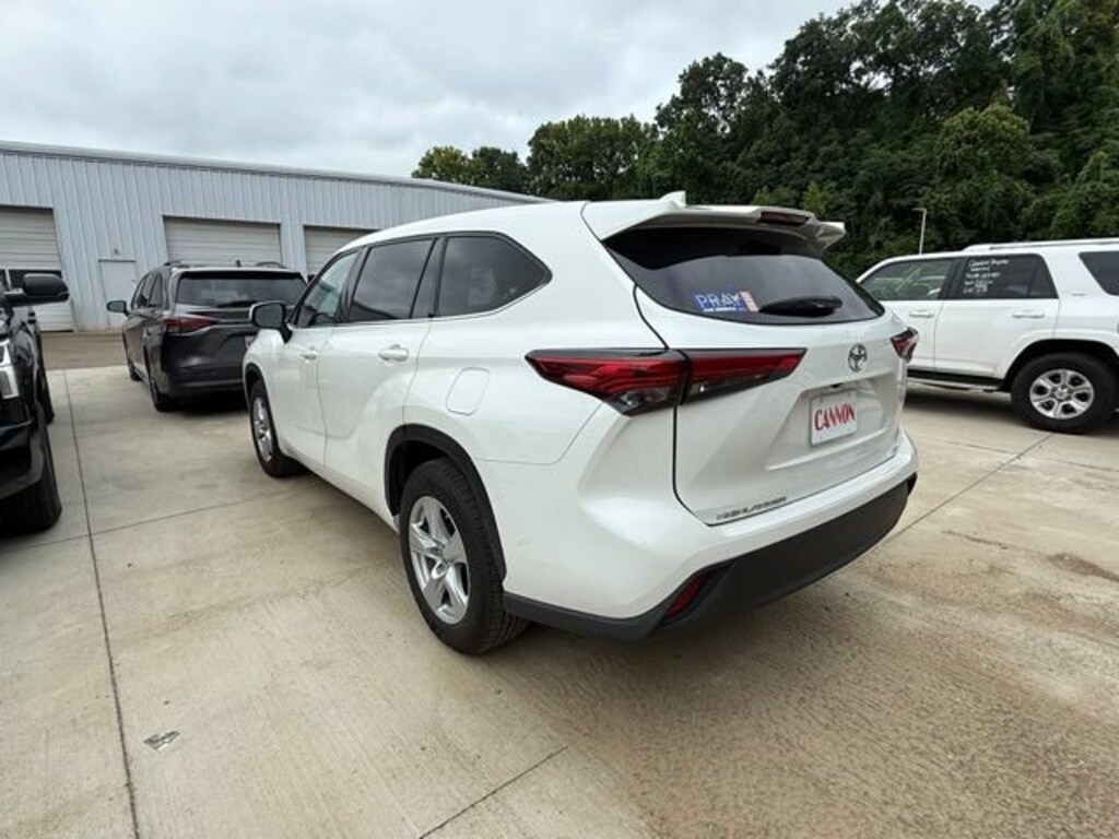 Used 2020 Toyota Highlander LE LE FWD