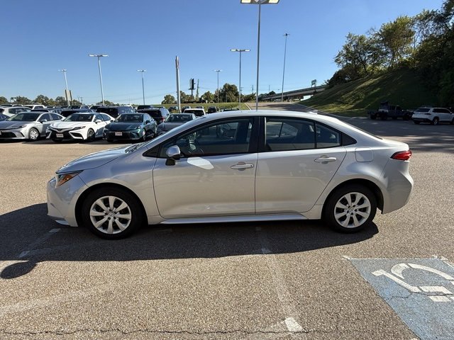 2023 Toyota Corolla LE photo 4