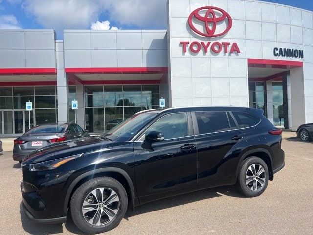 Used 2023 Toyota Highlander XLE with VIN 5TDKDRAH3PS005450 for sale in Vicksburg, MS