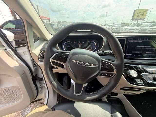 2023 Chrysler Pacifica Hybrid Touring L - Photo 14