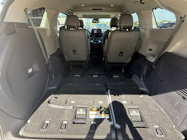 2022 Toyota Sienna Limited - Photo 13