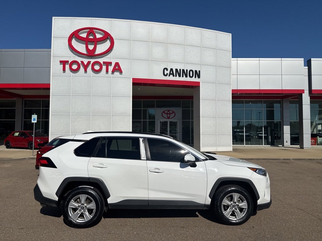 2019 Toyota RAV4 XLE's photo