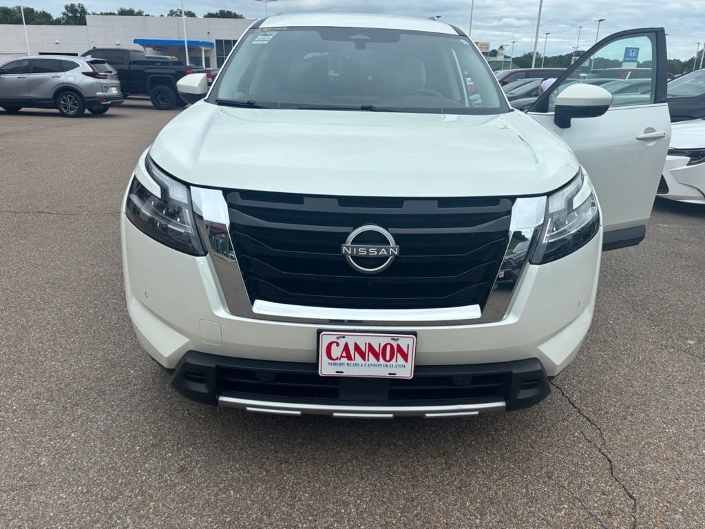 Used 2024 Nissan Pathfinder SL SL 2WD