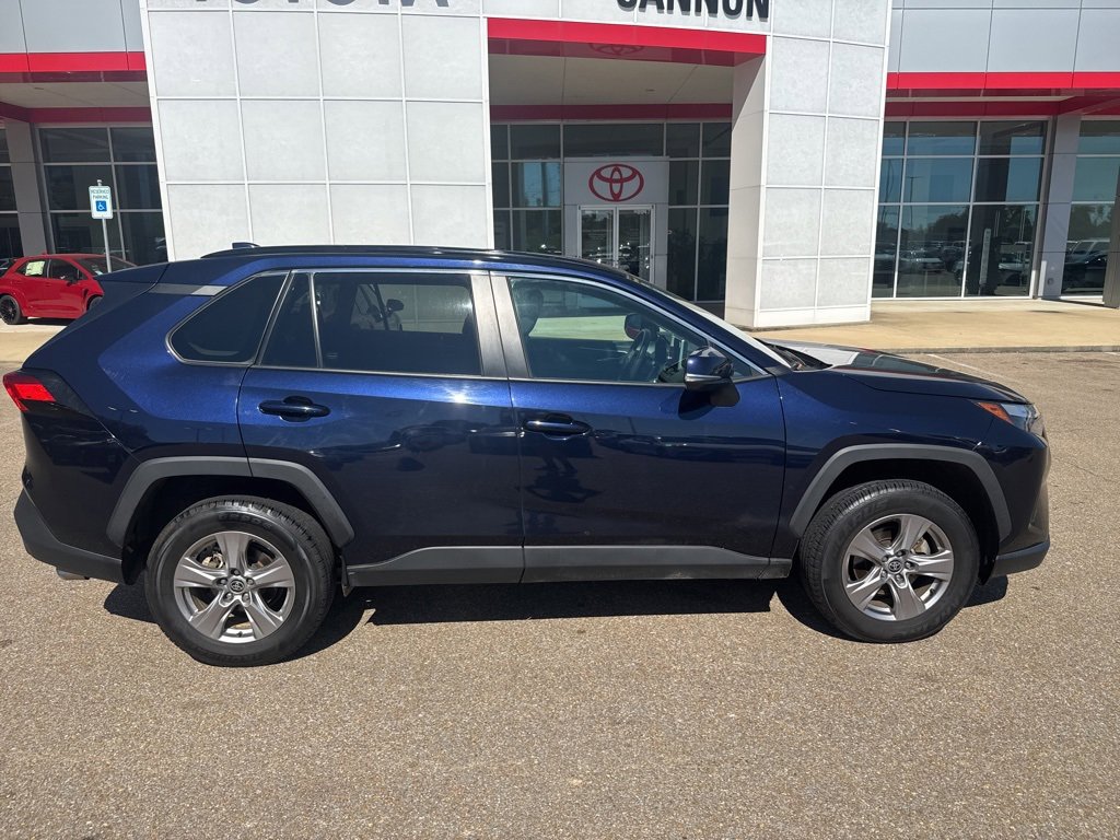 2023 Toyota RAV4 XLE photo 3