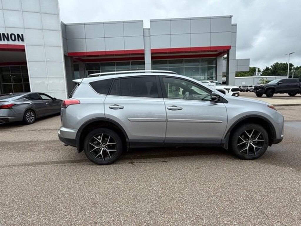 Used 2018 Toyota RAV4 SE SE FWD