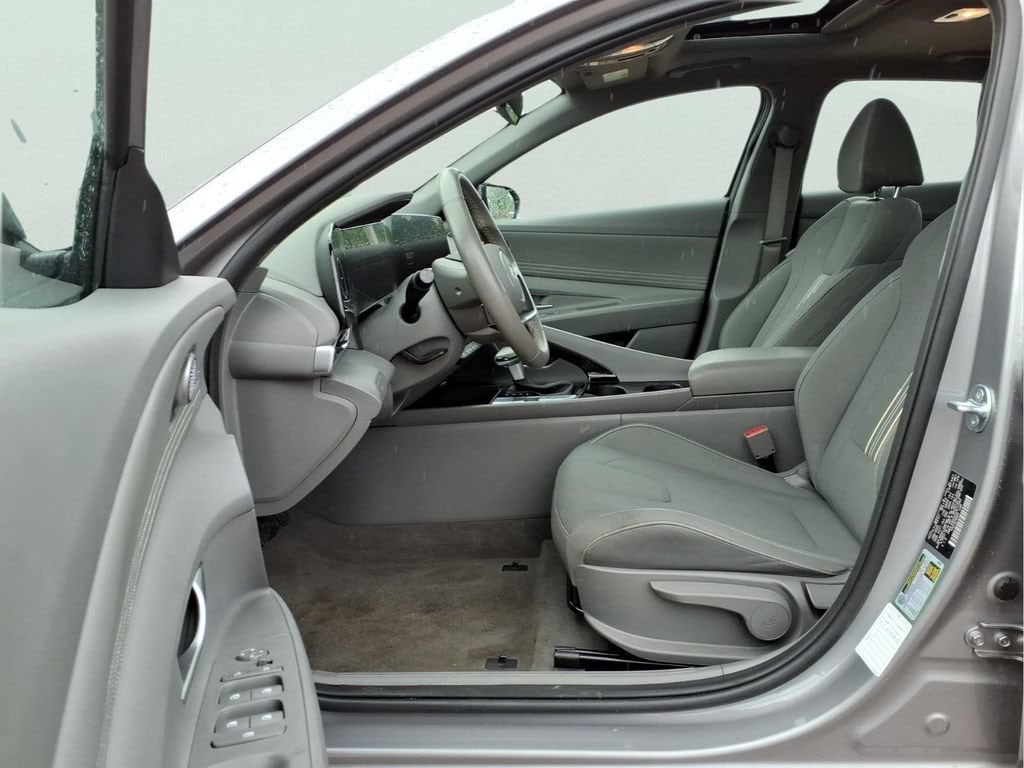 2025 Hyundai Elantra SEL - Photo 15