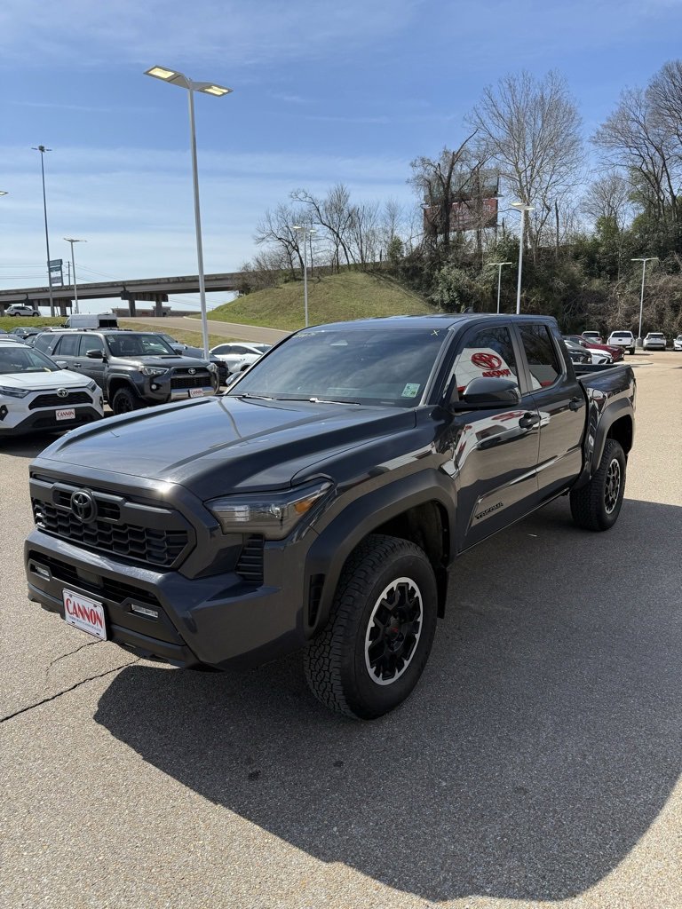 2024 Toyota Tacoma TRD Off-Road photo 2